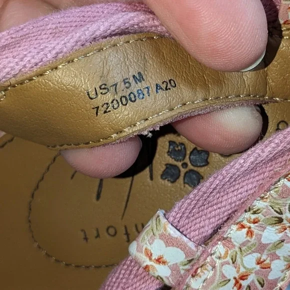 Patricia Nash Riva Wedges - Picture 8 of 8